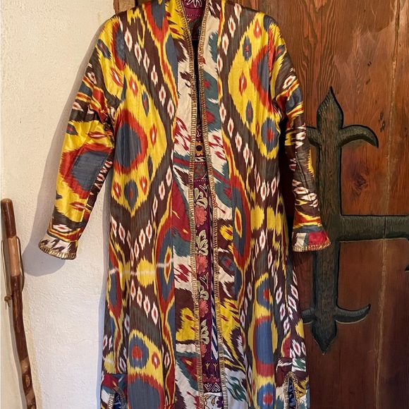 Reversal duster from Afghanistan with the initials or N. R. made from silk Ikat - Picture 11 of 16